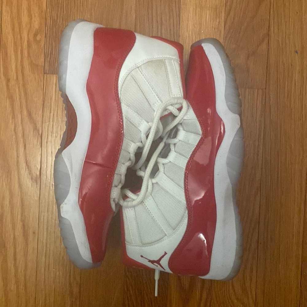 Jordan cherry 11